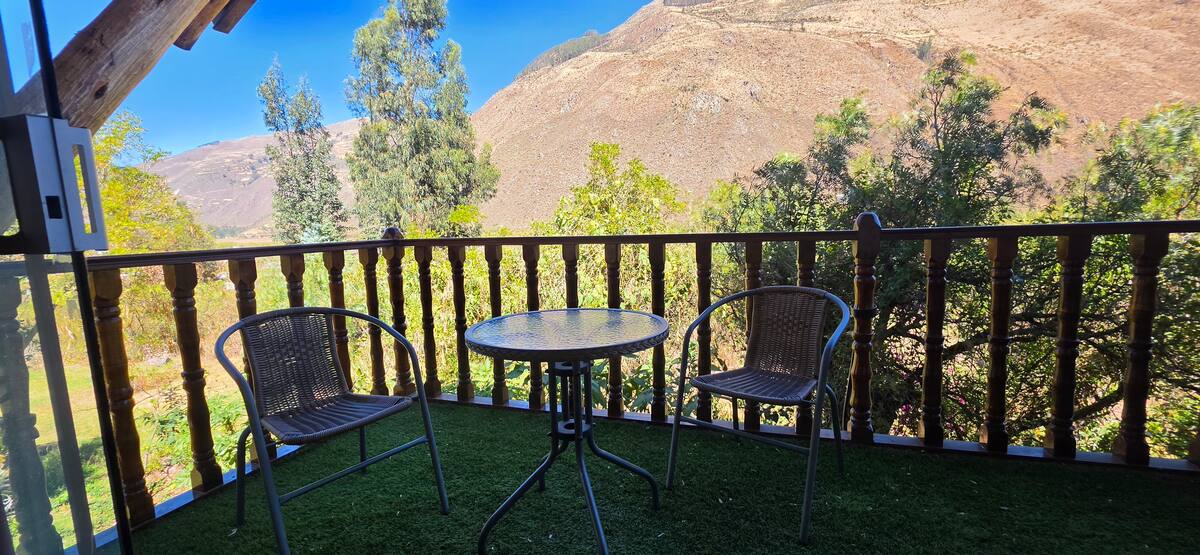 Balcón de la habitación principal con vista al valle