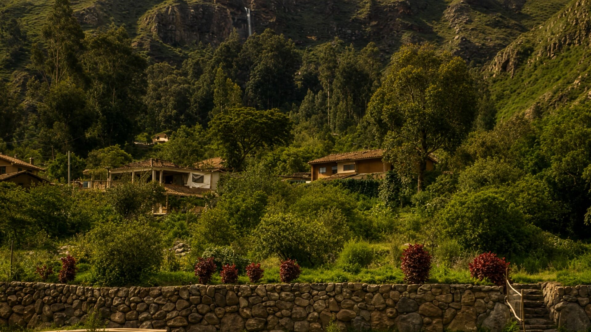 Mesa y glorieta al aire libre dentro del jardín